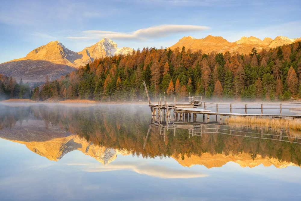Ochtend aan het meer van Stazer in het Engadin in Zwitserland - Fineart-fotografie door Michael Valjak