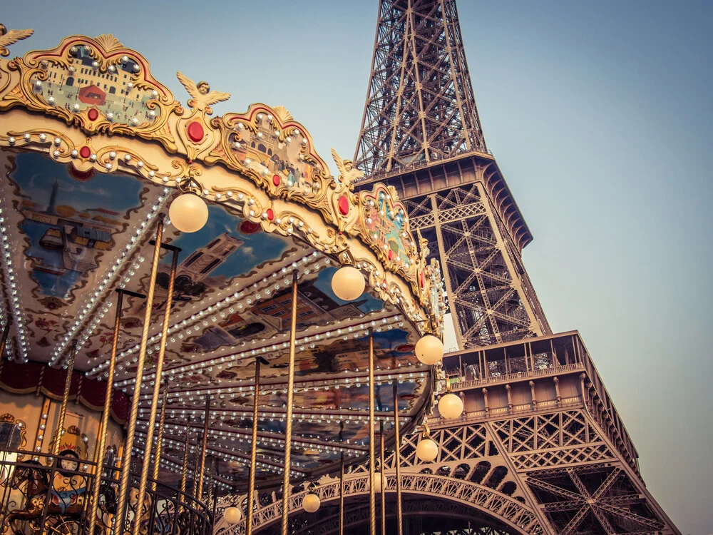 Draaimolen bij de Eiffeltoren 4 - Fineart fotografie door Johann Oswald