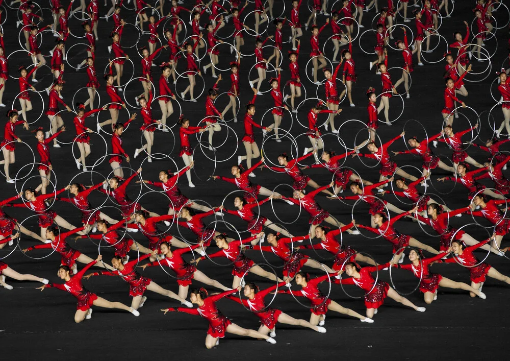 Massaspelen Arirang in Pyongyang, Noord-Korea - fotokunst von Eric Lafforgue