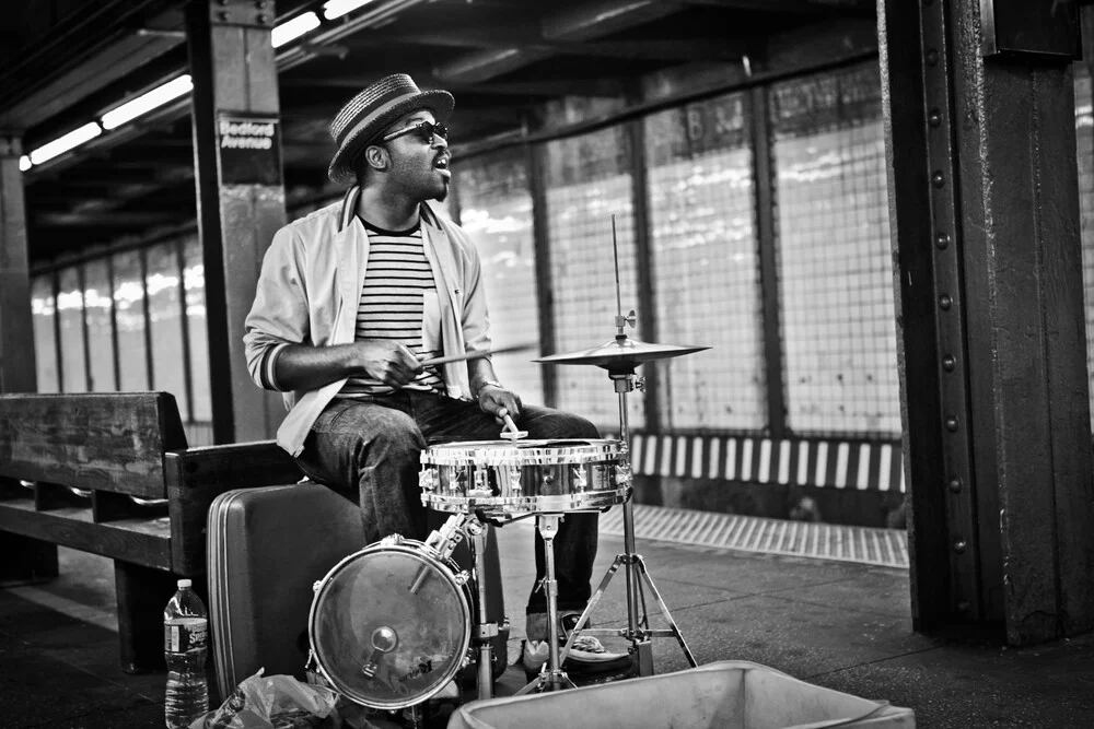 Mr. Reed in der Metrostation nr. 2 - Fineart-fotografie door Jens Nink
