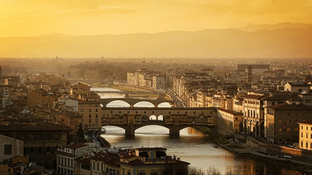Ponte Vecchio bij zonsondergang, Florence - fotokunst von Raphael Wildhaber