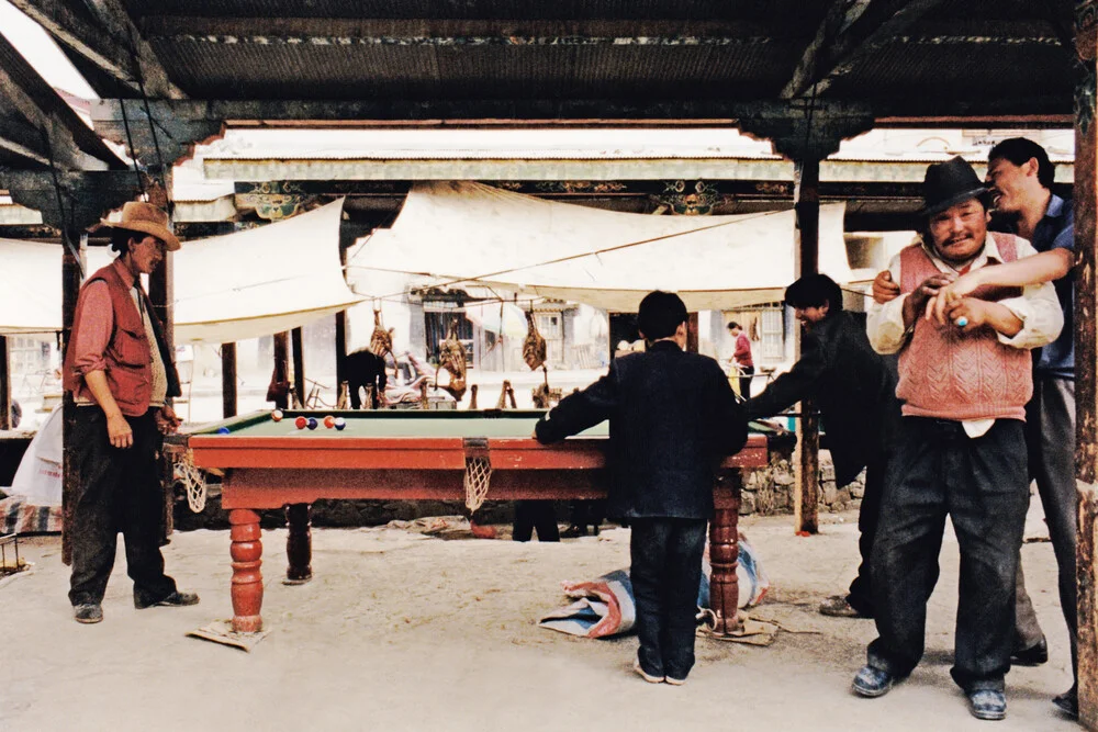 Billard, Tibet, 2002 - fotokunst van Eva Stadler