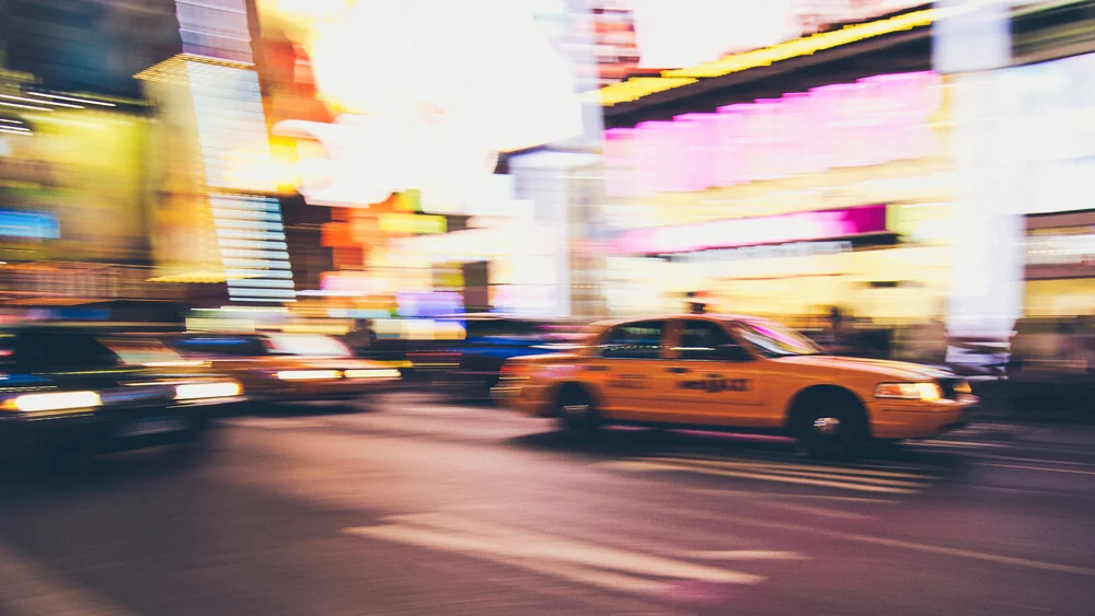 Taxi op Times Square - Fineart fotografie door Thomas Richter