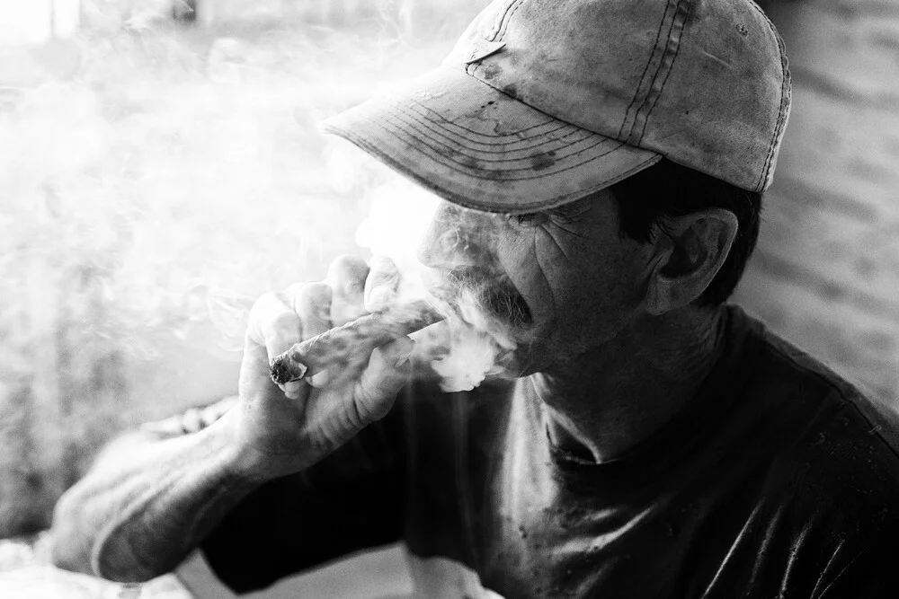 Cubaanse sigaar - Fineart fotografie door Eva Stadler