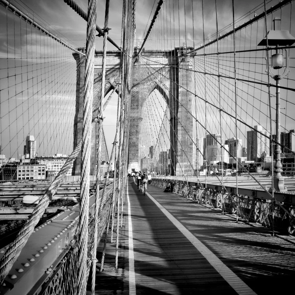 NYC Brooklyn Bridge - Fineart fotografie door Melanie Viola