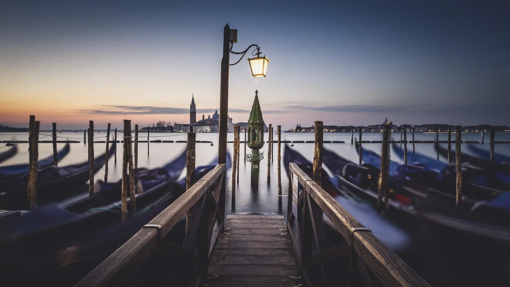 Het eerste licht Venetië Panorama - Fineart fotografie door Ronny Behnert
