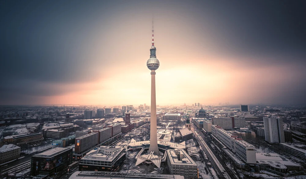 Berlijn - TV Tower Spotlight I - Fineart fotografie door Jean Claude Castor