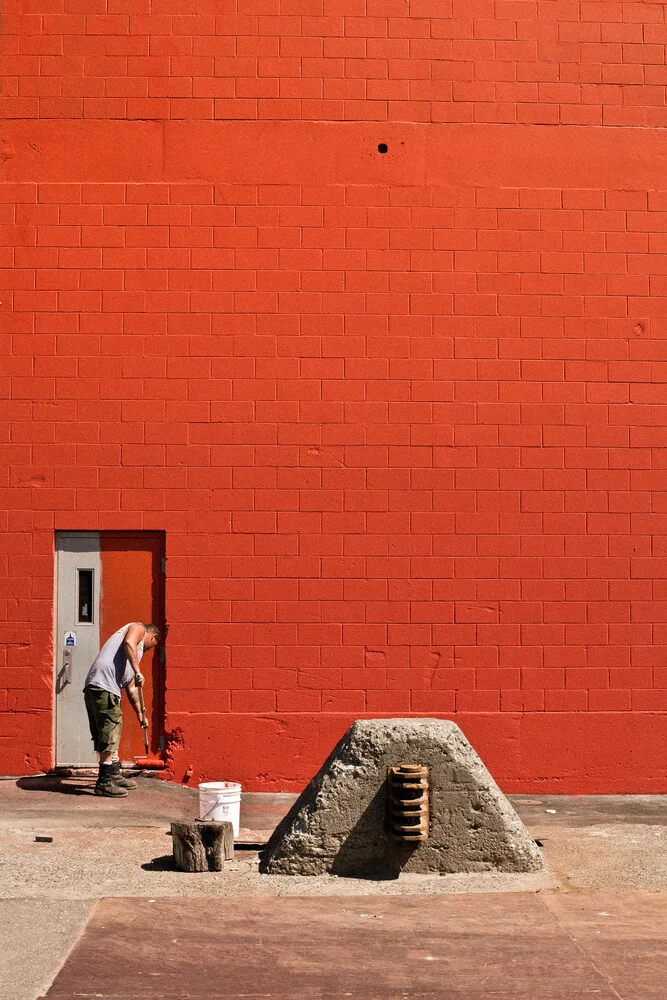 Rote Wand - fotokunst van Thomas Neukum