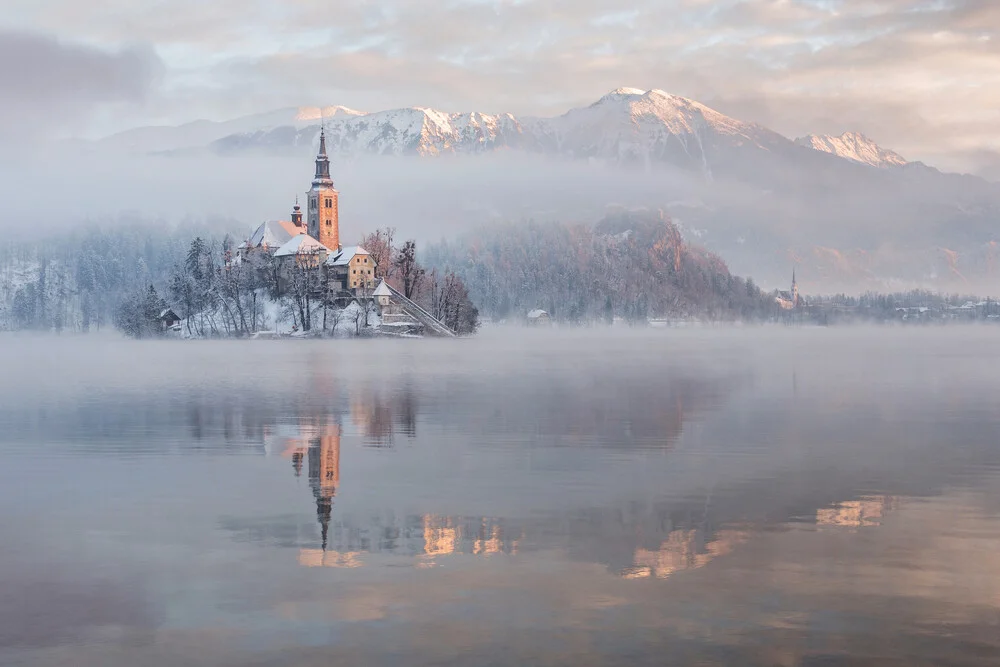 Lake Bled op een winterochtend - Fineart fotografie door Aleš Krivec