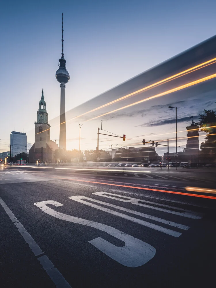 Rush Hour Berliner Fernsehturm - fotokunst van Ronny Behnert