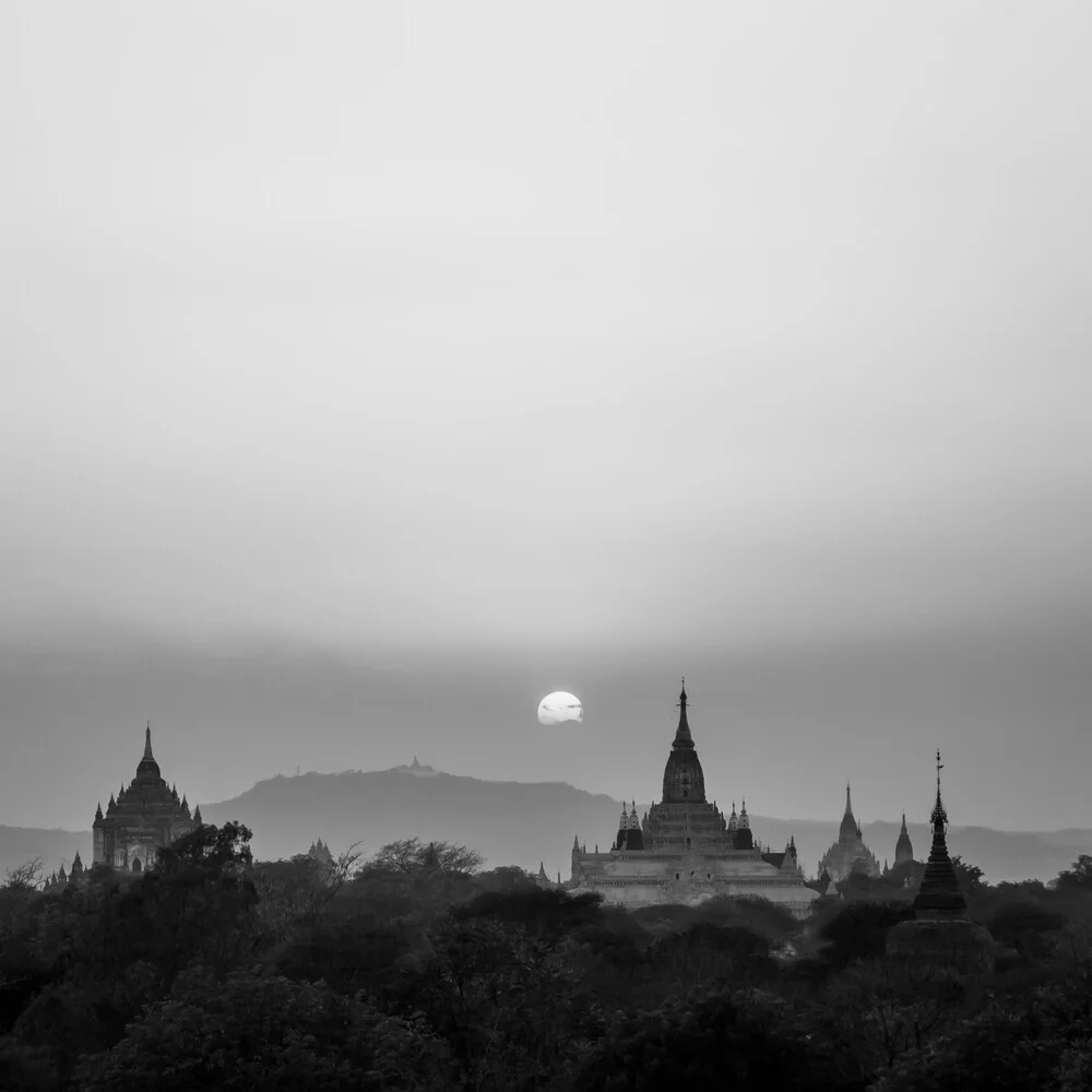 Sonnenuntergang in Bagan - Fineart fotografie door Sebastian Rost