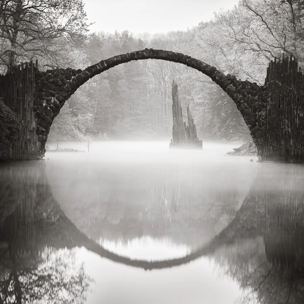 Rakotzbrücke im Nebel - Fineart fotografie door Ronny Behnert
