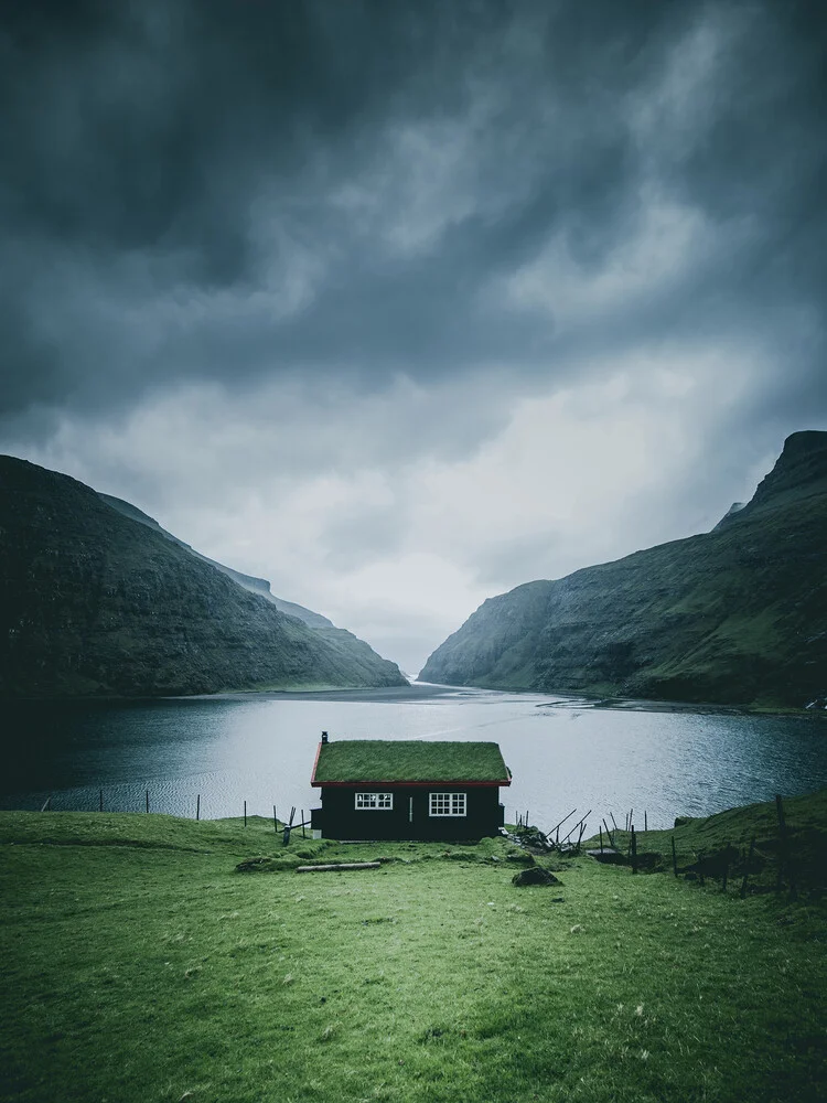Hut met uitzicht - Fineart fotografie door Dorian Baumann