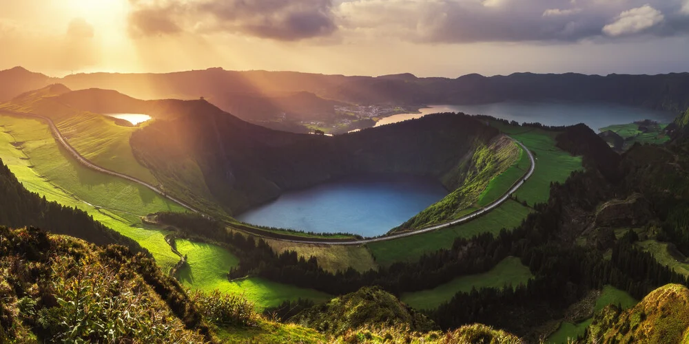 Kratersee auf den Azoren - fotokunst van Jean Claude Castor