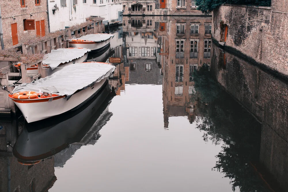 Kanaal in Brugge - Fineart fotografie door Katja Kemnitz