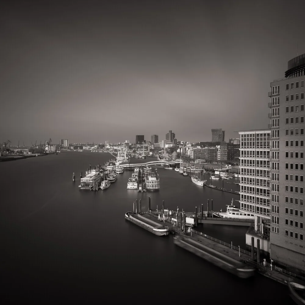 Blik op de Hafen Hamburg van der Elbphilharmonie Plaza - fotokunst van Dennis Wehrmann