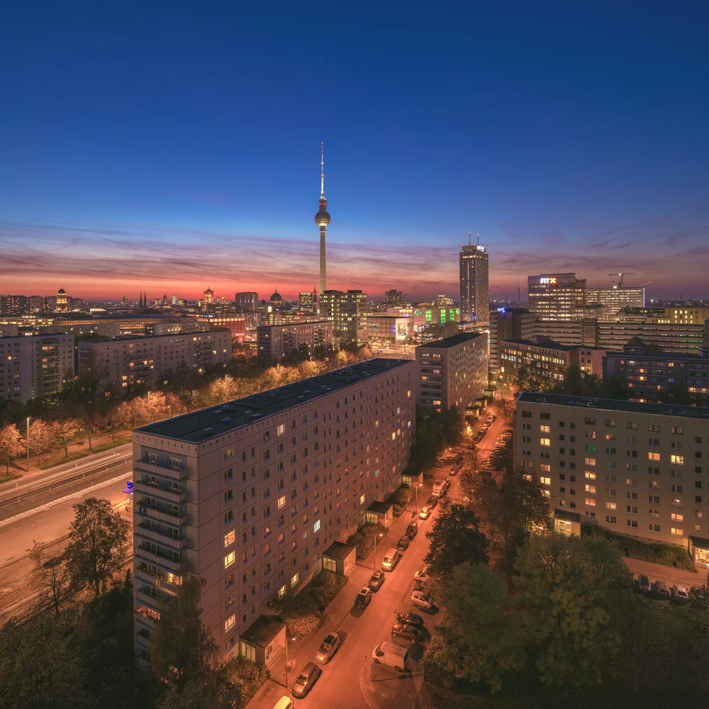 Berlin Skyline Blue Hour - Fineart fotografie door Jean Claude Castor