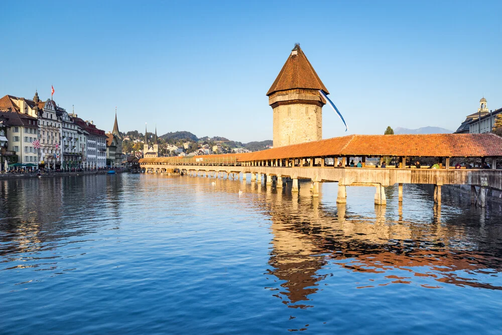 Historische Kapellbrücke in Luzern - Fineart fotografie door Jan Becke