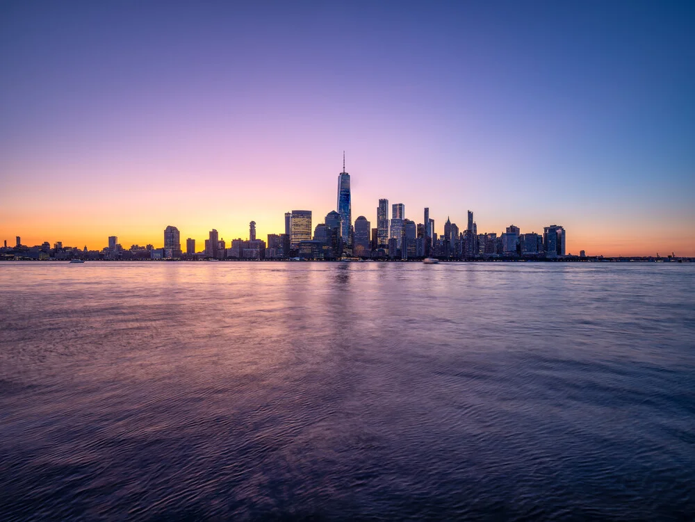 Manhattan Skyline met One World Trade Center - fotokunst van Jan Becke