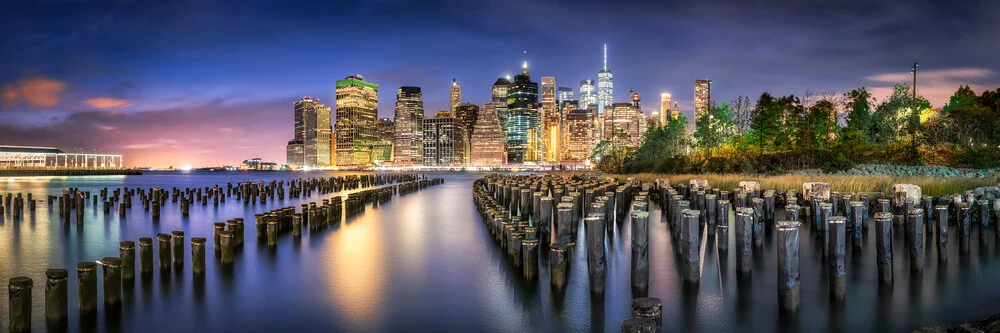 Manhattan Skyline bij Nacht - fotokunst van Jan Becke