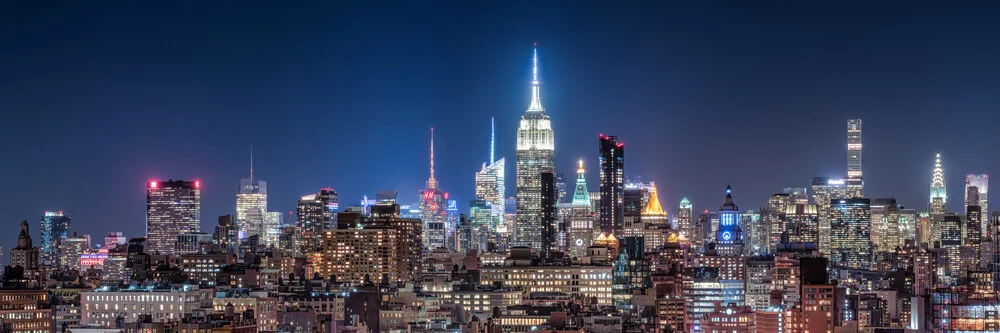 Manhattan Skyline bij Nacht - fotokunst van Jan Becke