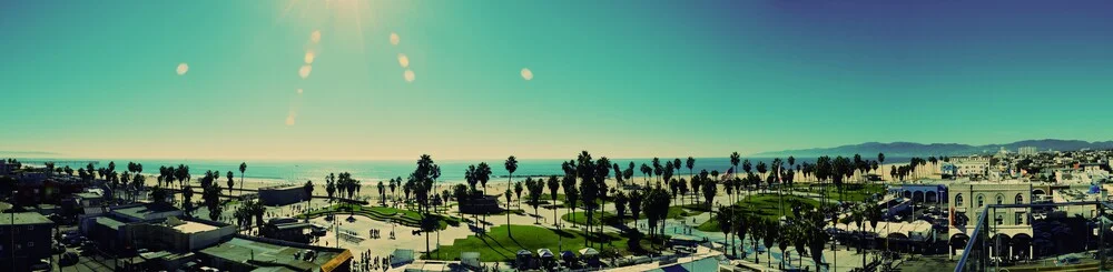 Uitzicht over Santa Monica Beach & Venice Beach - Fineart fotografie door Michael Brandone