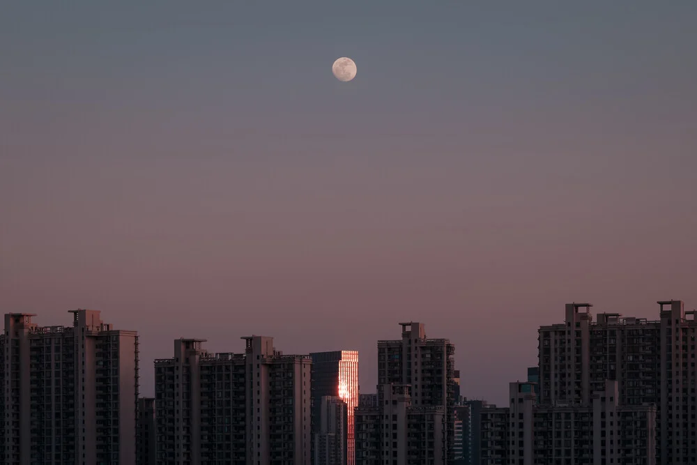 Shanghai Moonbeams - Fineart fotografie door AJ Schokora