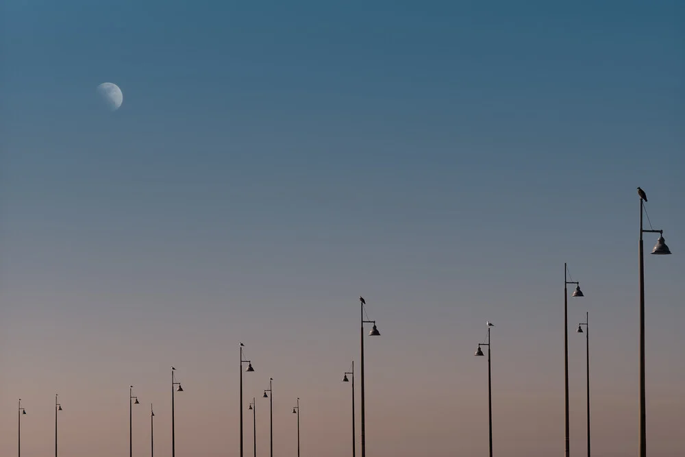 Maanlicht op de Pier - Fineart-fotografie door AJ Schokora
