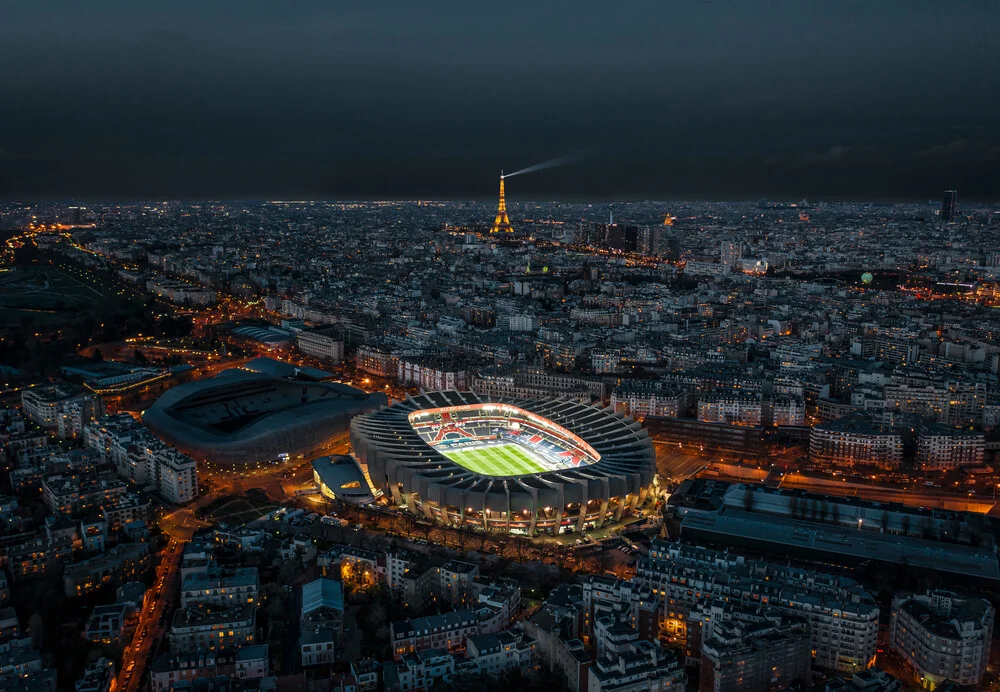 Ons prachtige Parijse stadion - Fineart-fotografie door Georges Amazo