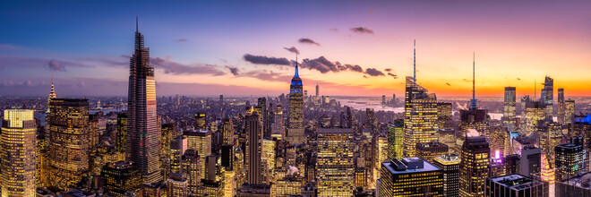 Januari Becke, de Horizonpanorama van Manhattan in de avond