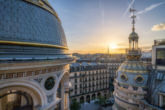 Jan Becke, de skyline van Parijs bij zonsondergang (Frankrijk, Europa)