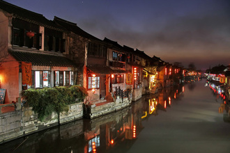 Rob Smith, Xitang Water Village at Night (China, Azië)