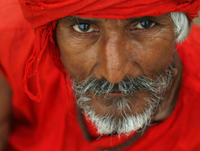 Thomas Laue, Portret in rot (India, Azië)