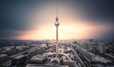 Berlijn - TV Tower Spotlight I - Fineart fotografie door Jean Claude Castor