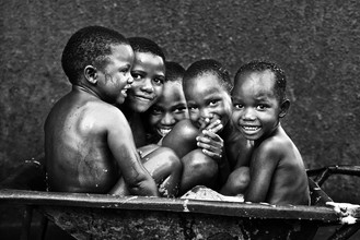 Victoria Knobloch, Bathing Time (Oeganda, Afrika)