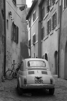 Seitengasse in Rom - Fineart fotografie door Angelika Stern