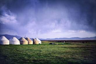 Victoria Knobloch, Yurts en onweer (Kirgizië, Azië)