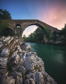 Jean Claude Castor, Asturias Canga de Onis Romeinse brug bij zonsondergang (Spanje, Europa)