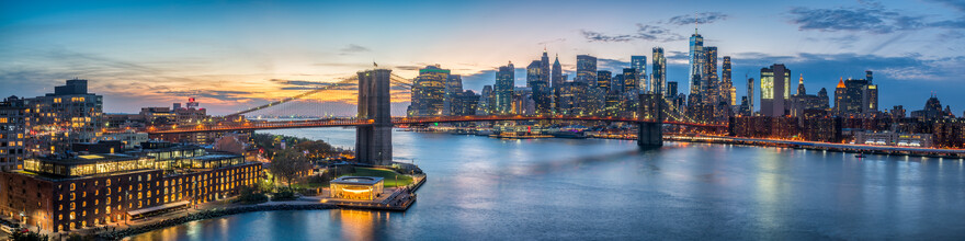 Jan Becke, de skyline van Manhattan en de Brooklyn Bridge