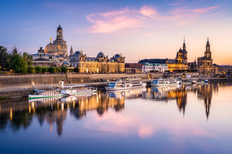 Jan Becke, de stadsmening van Dresden bij zonsondergang (Duitsland, Europa)