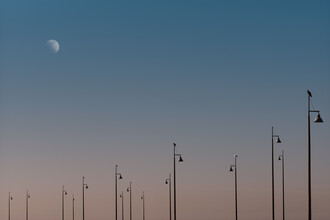 AJ Schokora, Maanlicht op de pier