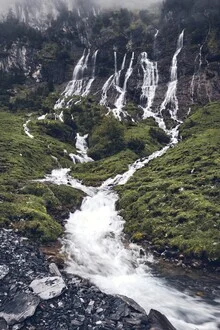 Waterval in de Alpen - Fineart fotografie door Alex Wesche