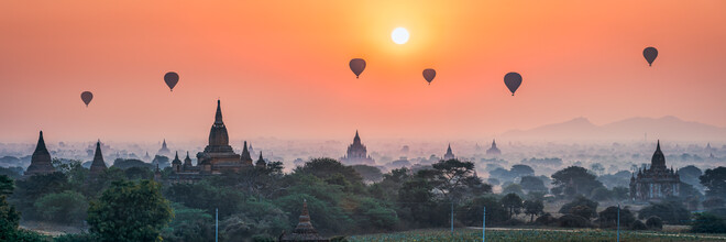 Jan Becke, Zonsopgang boven de tempels in Bagan (Myanmar, Azië)