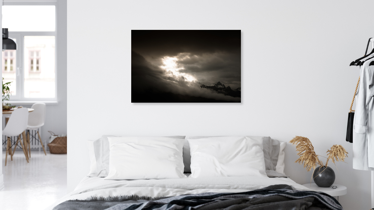 'Glimps of relief' – Discover the wall art by Alexander Roe now!