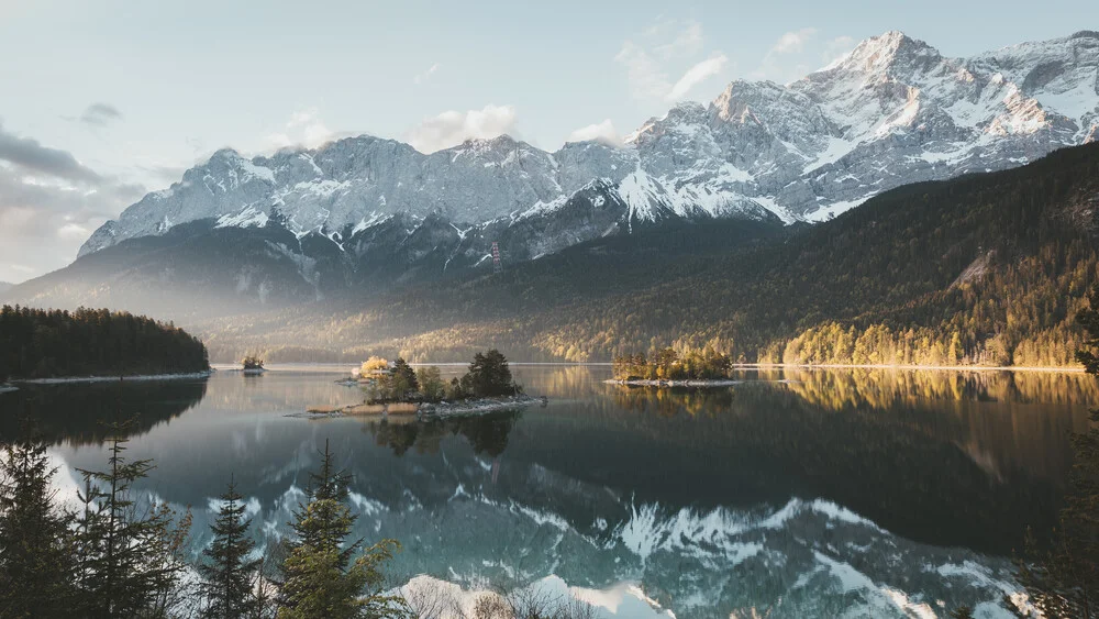 Perfect reflection on Lake Eibsee, Germany. - fotokunst von Philipp Heigel