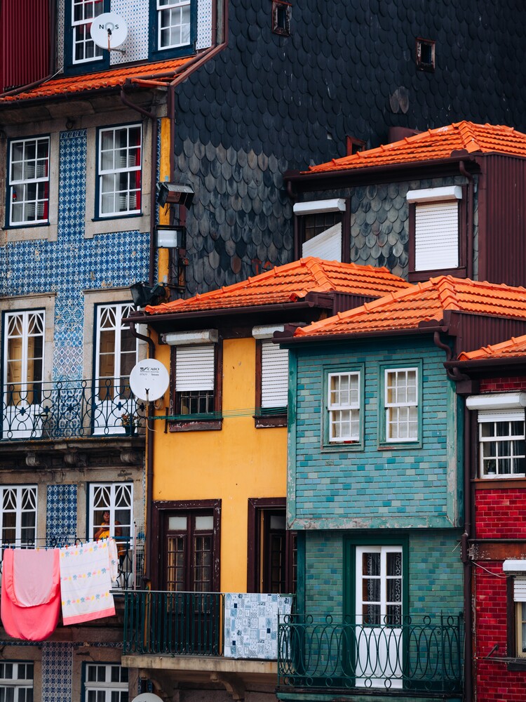 A splash of color in Porto - Fineart photography by André Alexander
