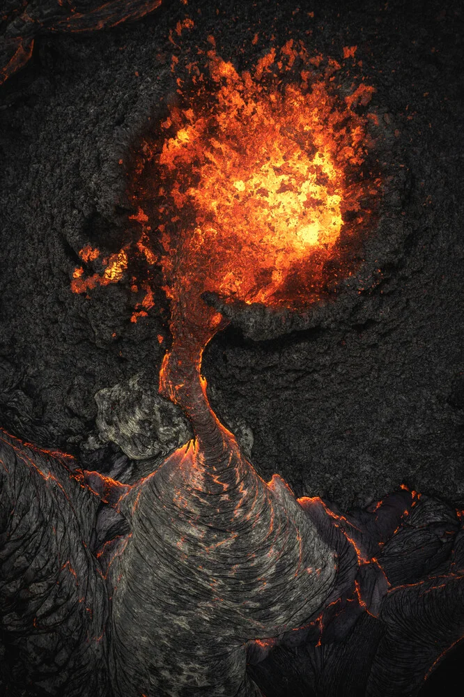 Geldingadalur Vulkankrater mit fließender Lava - Fineart photography by Jean Claude Castor