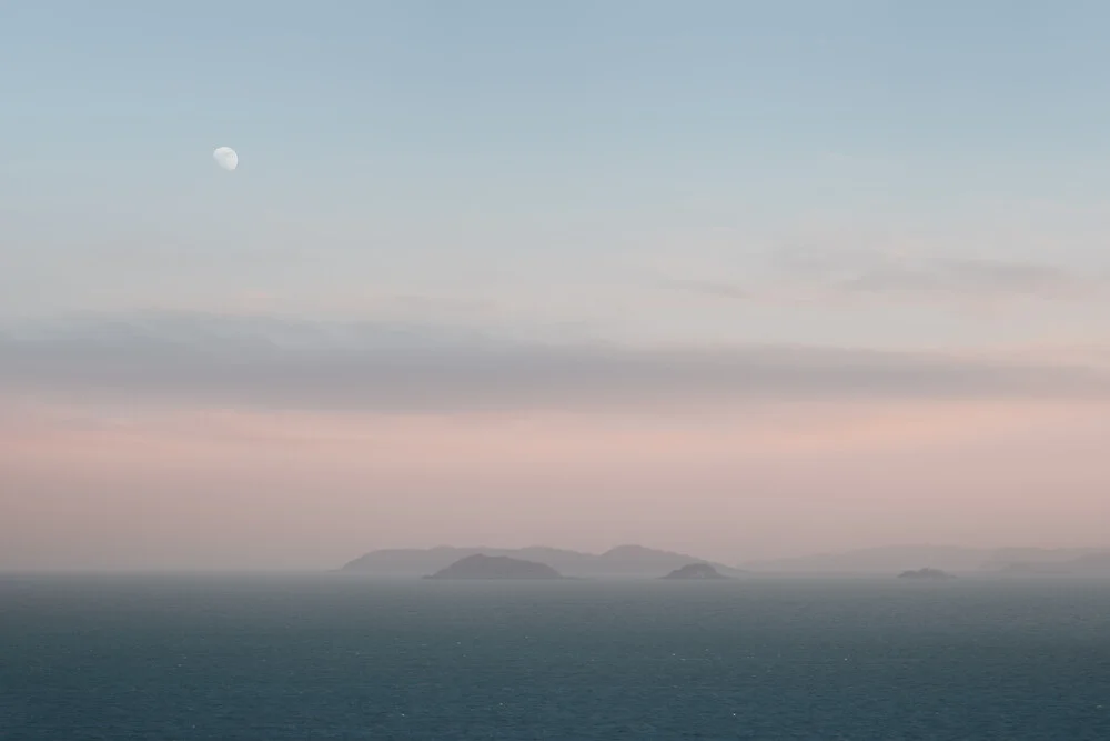 Moonrise - fotokunst von AJ Schokora