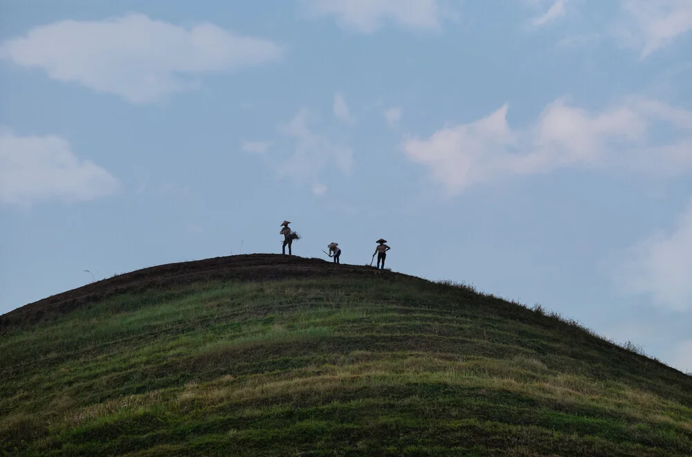 Three Farmers, China – Fotokunst von AJ Schokora als Poster oder Acrylglasbild