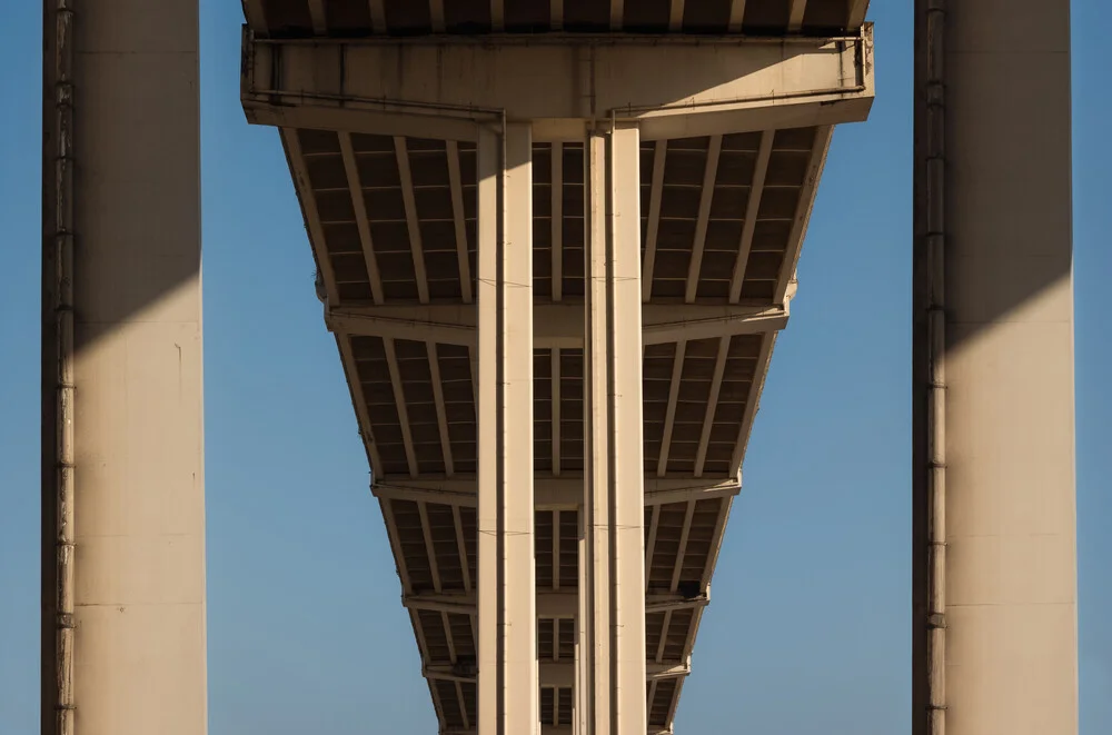 Overpass - fotokunst von AJ Schokora